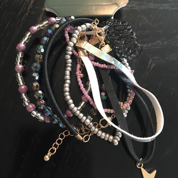 BRAND NEW beautiful bundle of bracelets. PERFECT GIFT!! Bundle to save! - Picture 3 of 5